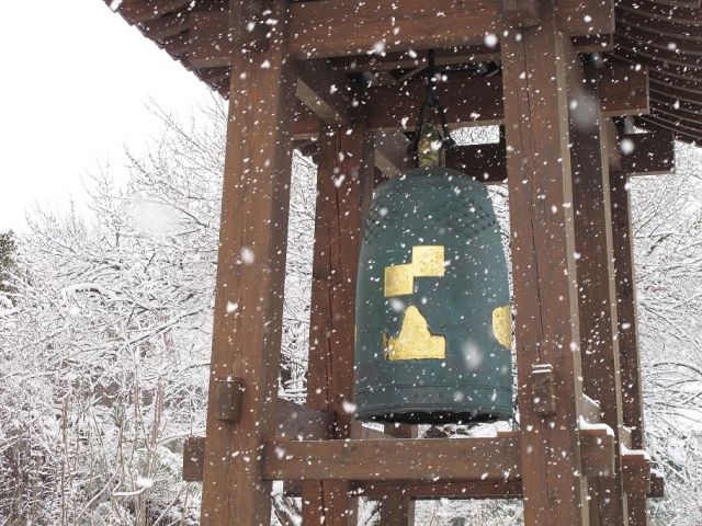 14日午前9時頃　鐘楼に降り続けるる雪　この時までの降雪6㎝